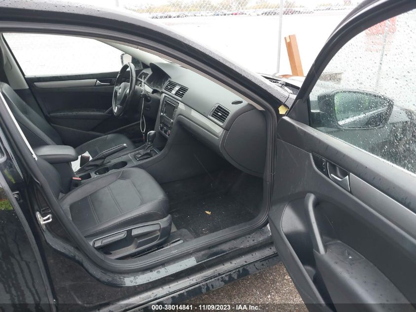 2015 VOLKSWAGEN PASSAT S - 1VWAT7A34FC119400