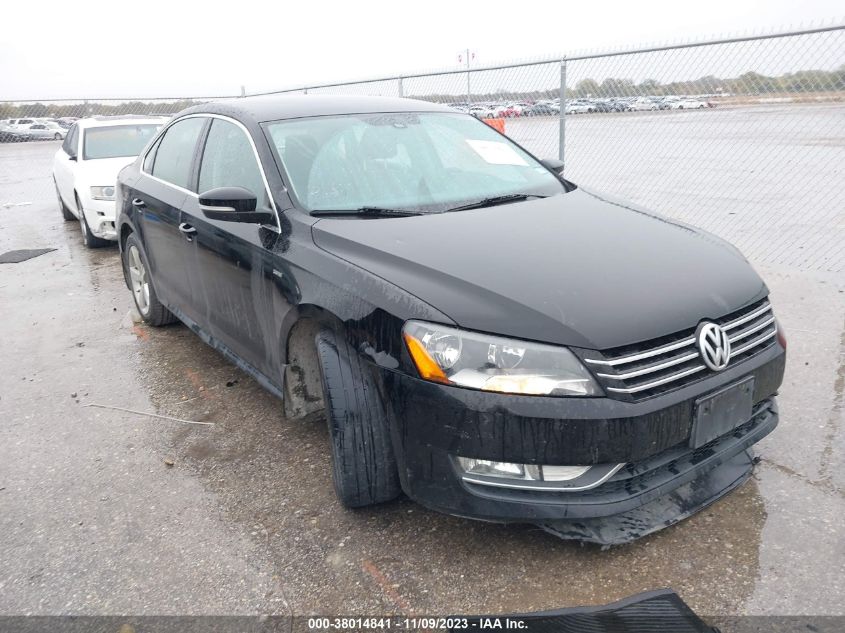 2015 VOLKSWAGEN PASSAT S - 1VWAT7A34FC119400