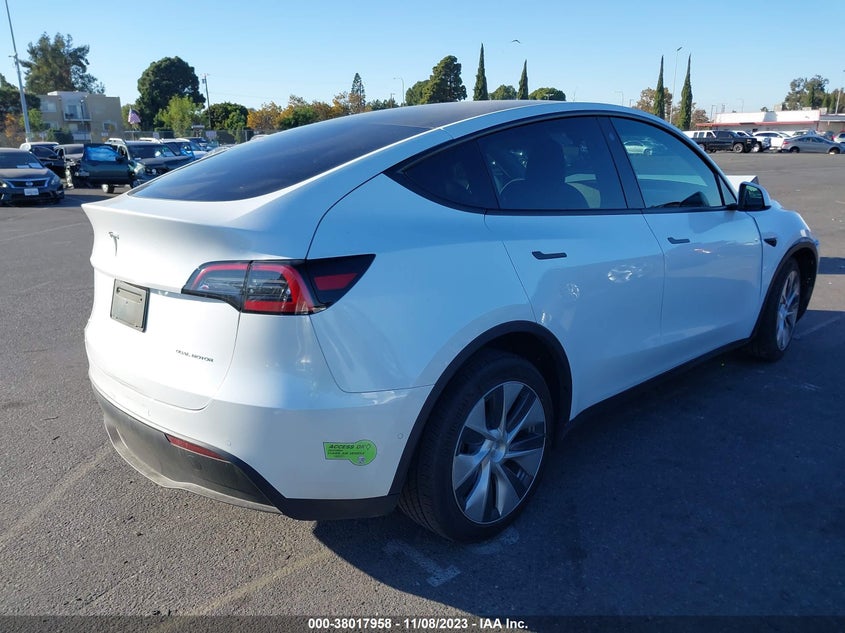 VIN 7SAYGDEE7NF560698 2022 TESLA MODEL Y