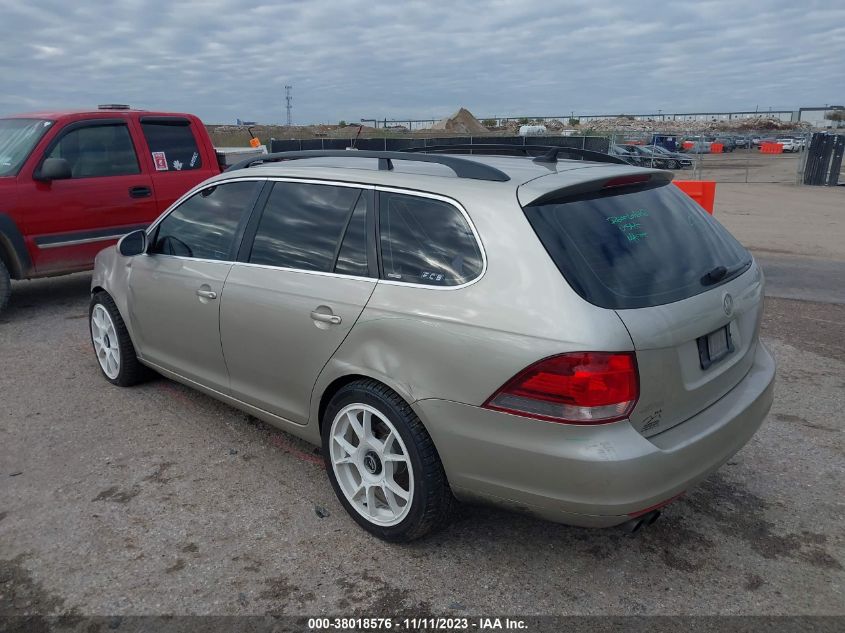 2013 VOLKSWAGEN JETTA SPORTWAGEN 2.0L TDI - 3VWML7AJ6DM685372