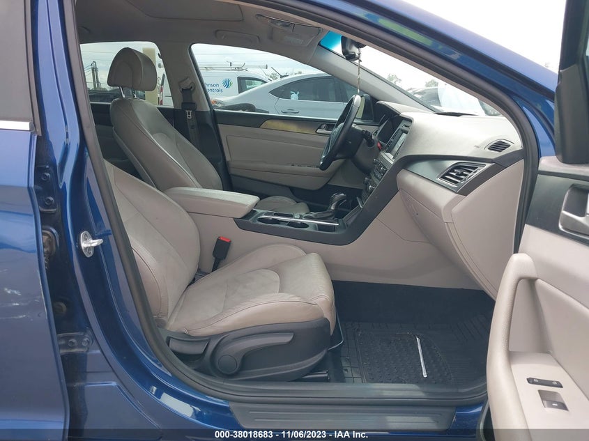 VIN 5NPE34AF5HH475780 2017 HYUNDAI SONATA SPORT
