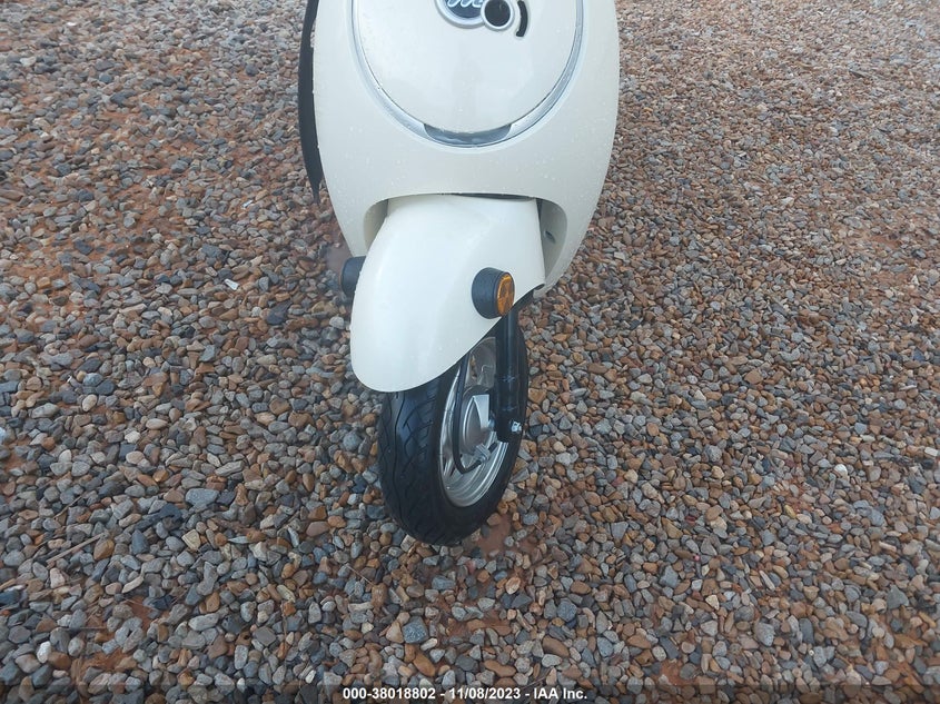 VIN JH2AF7717JK201739 2018 HONDA NCW50