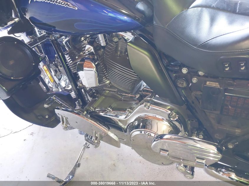 2011 HARLEY-DAVIDSON FLHTCUSE6 - 1HD1PR813BB960811