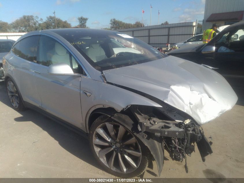 5YJXCDE46HF044896 TESLA MODEL X P100D 2017