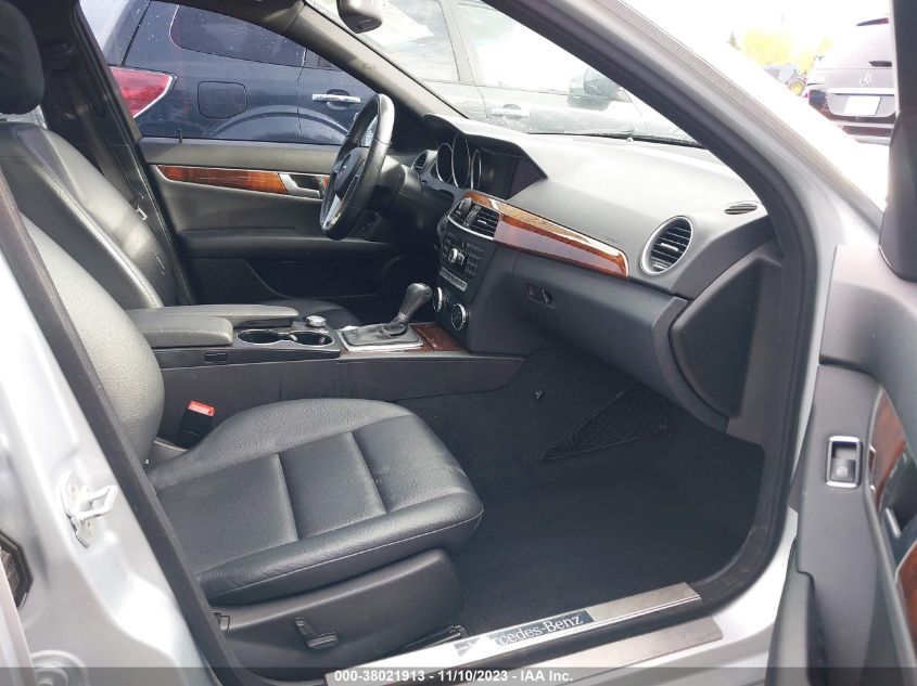 2014 MERCEDES-BENZ C 250 LUXURY/SPORT - WDDGF4HB3ER318990
