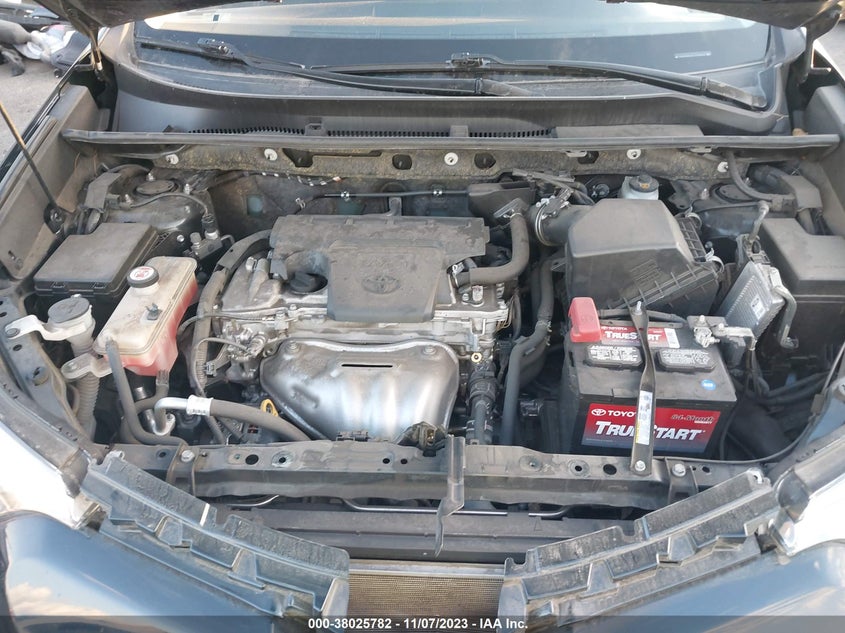 VIN JTMZFREV4JJ153569 2018 TOYOTA RAV4 LE