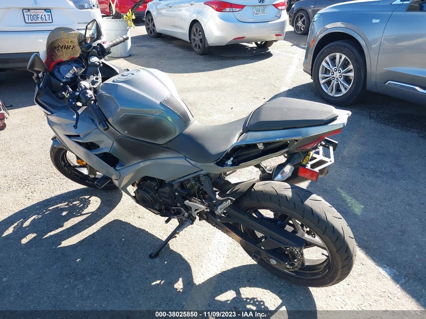 VIN JKAEXKH17MDAA8372 2021 KAWASAKI EX400