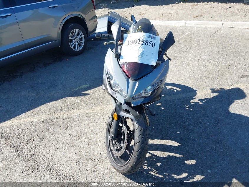 VIN JKAEXKH17MDAA8372 2021 KAWASAKI EX400