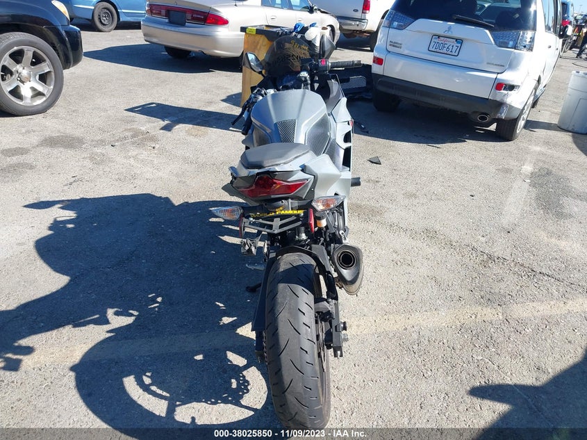VIN JKAEXKH17MDAA8372 2021 KAWASAKI EX400