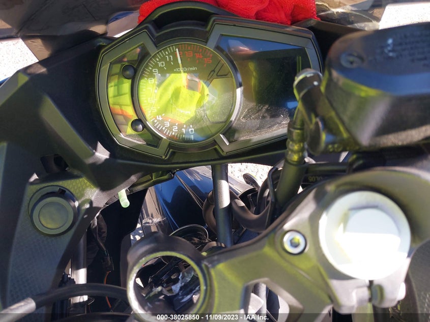 VIN JKAEXKH17MDAA8372 2021 KAWASAKI EX400