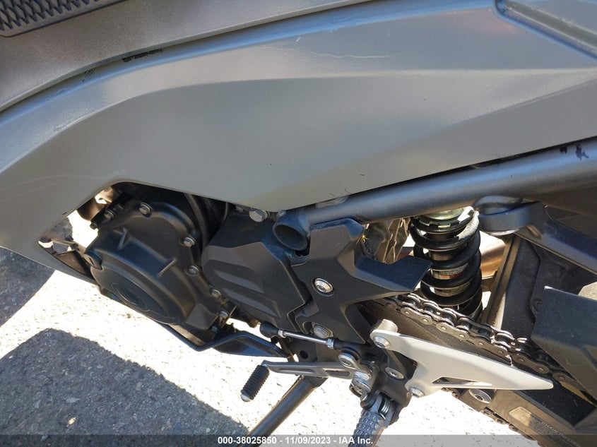 VIN JKAEXKH17MDAA8372 2021 KAWASAKI EX400