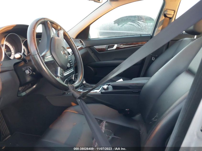 2014 MERCEDES-BENZ C 250 SPORT/LUXURY WDDGF4HB1EG183746