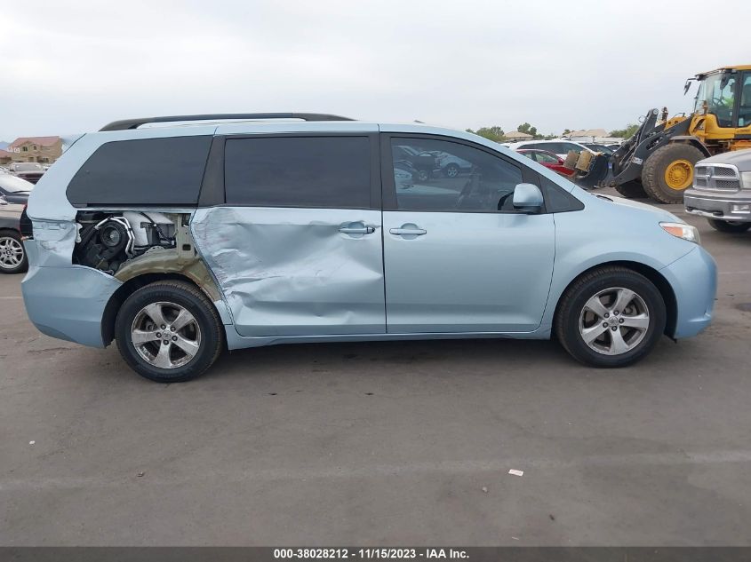 5TDKZ3DC7HS859373 2017 TOYOTA SIENNA, photo no. 12