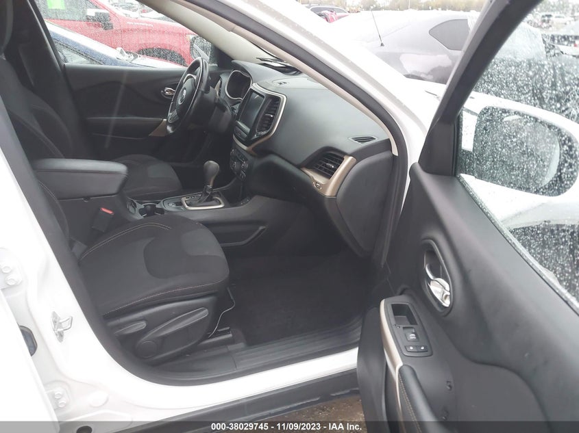 VIN 1C4PJLCB6HD233606 2017 JEEP CHEROKEE LATITUDE