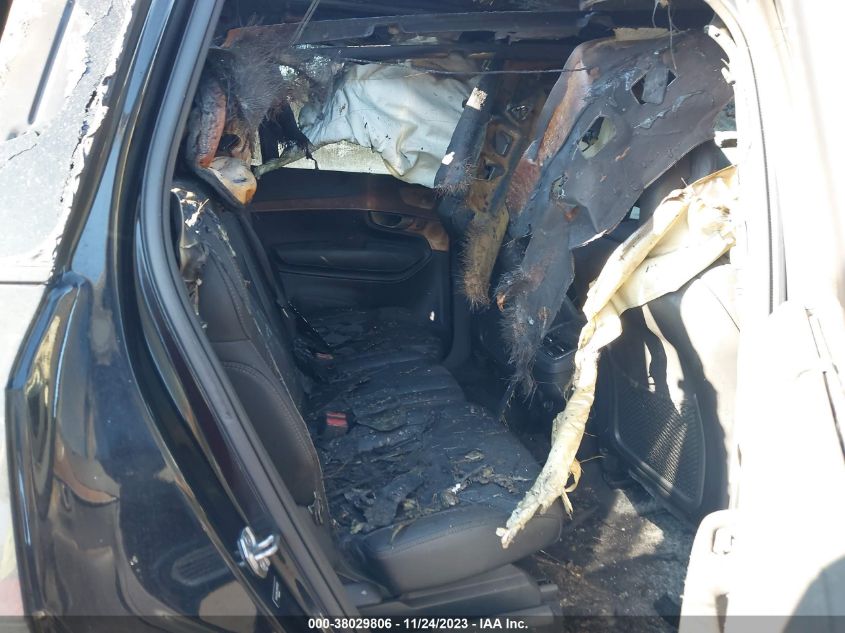 2017 VOLVO XC90 T6 - YV4A22PL3H1175131