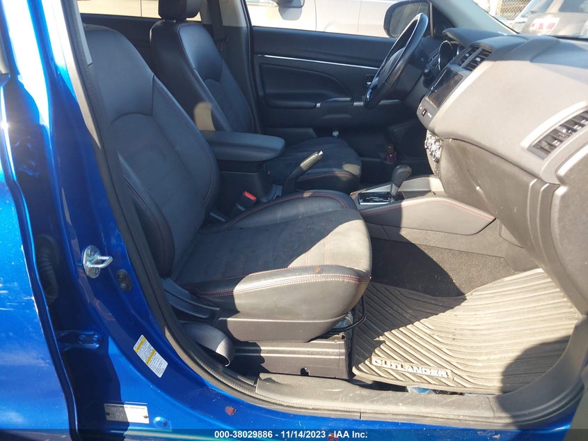 VIN JA4AR3AW4JZ032973 2018 MITSUBISHI OUTLANDER SPORT 2.4 SE