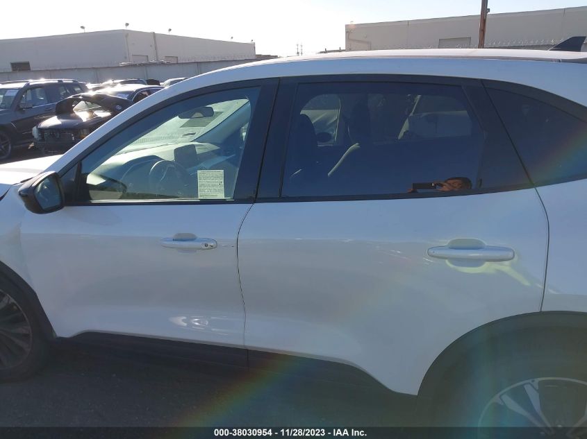 VIN 1FMCU0G62NUB51963 2022 FORD ESCAPE SE