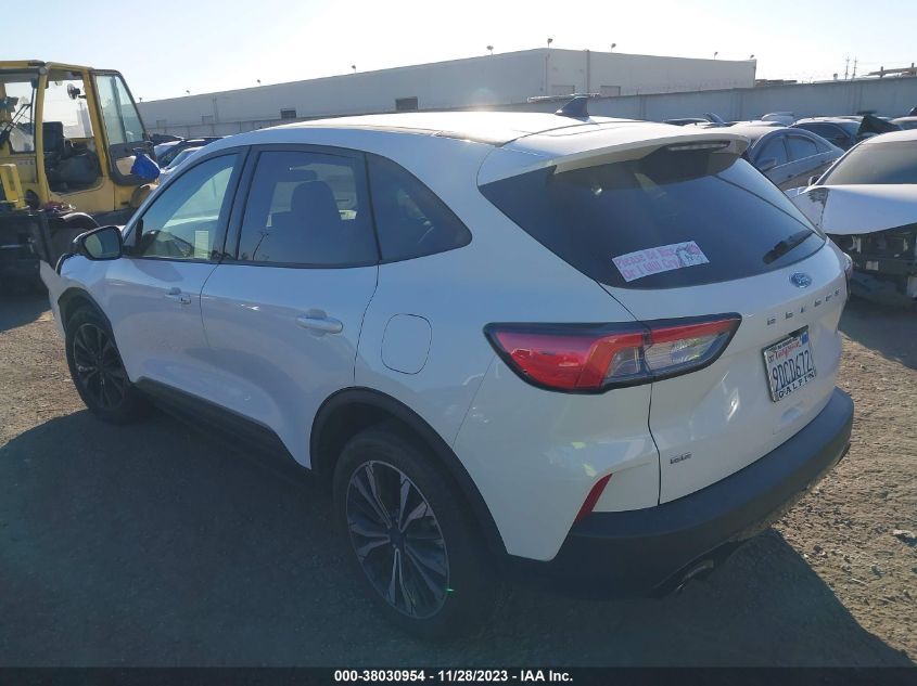 VIN 1FMCU0G62NUB51963 2022 FORD ESCAPE SE