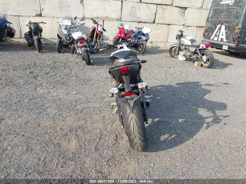 2022 TRIUMPH MOTORCYCLE STREET TRIPLE R SMTA534D3NTBB7792