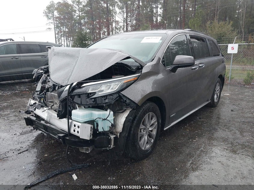 VIN 5TDJRKEC0MS004464 2021 TOYOTA SIENNA XLE