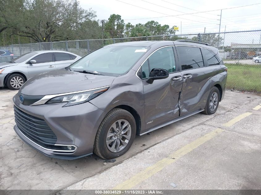 VIN 5TDYRKEC2MS036122 2021 TOYOTA SIENNA XLE