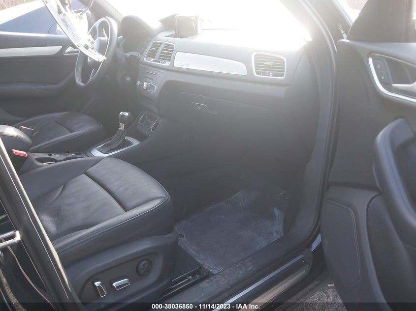 VIN WA1ECCFS7JR025962 2018 AUDI Q3 PREMIUM