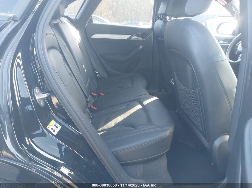VIN WA1ECCFS7JR025962 2018 AUDI Q3 PREMIUM