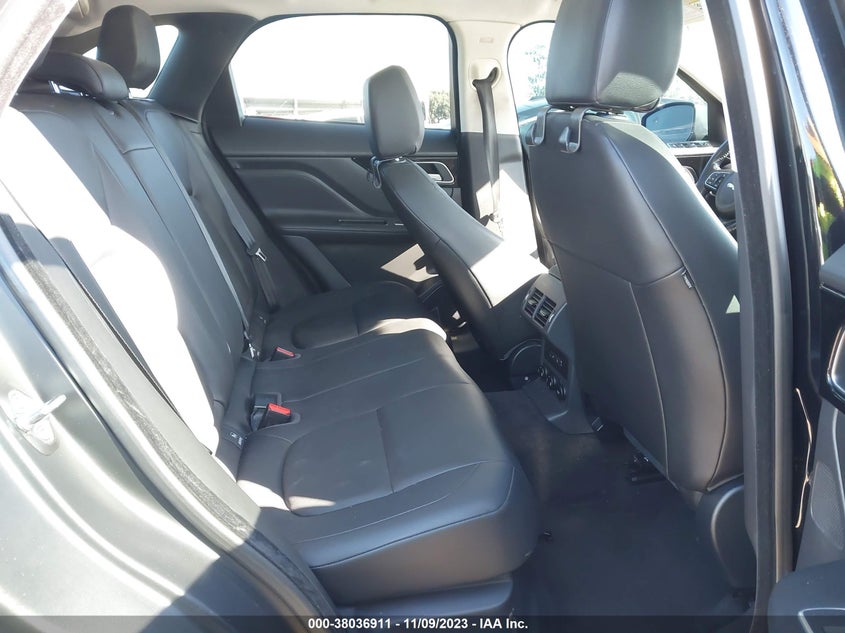 VIN SADCJ2FX9JA267308 2018 JAGUAR F-PACE 25T PREMIUM