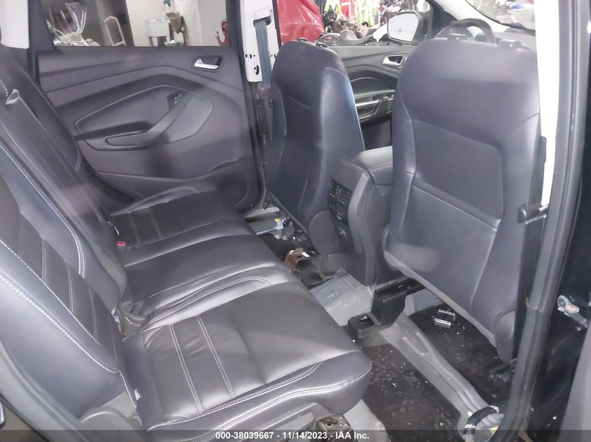 VIN 1FMCU9HD4JUB93028 2018 FORD ESCAPE SEL