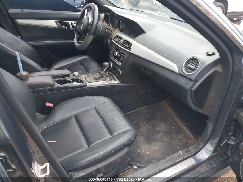 2014 MERCEDES-BENZ C 250 SPORT/LUXURY - WDDGF4HB6EG219091