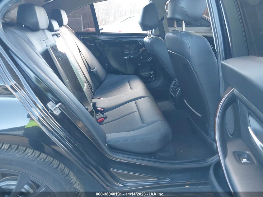 VIN WBA8A3C33HK693148 2017 BMW 320I XDRIVE