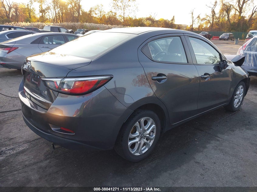 VIN 3MYDLBYV3JY327019 2018 TOYOTA YARIS IA
