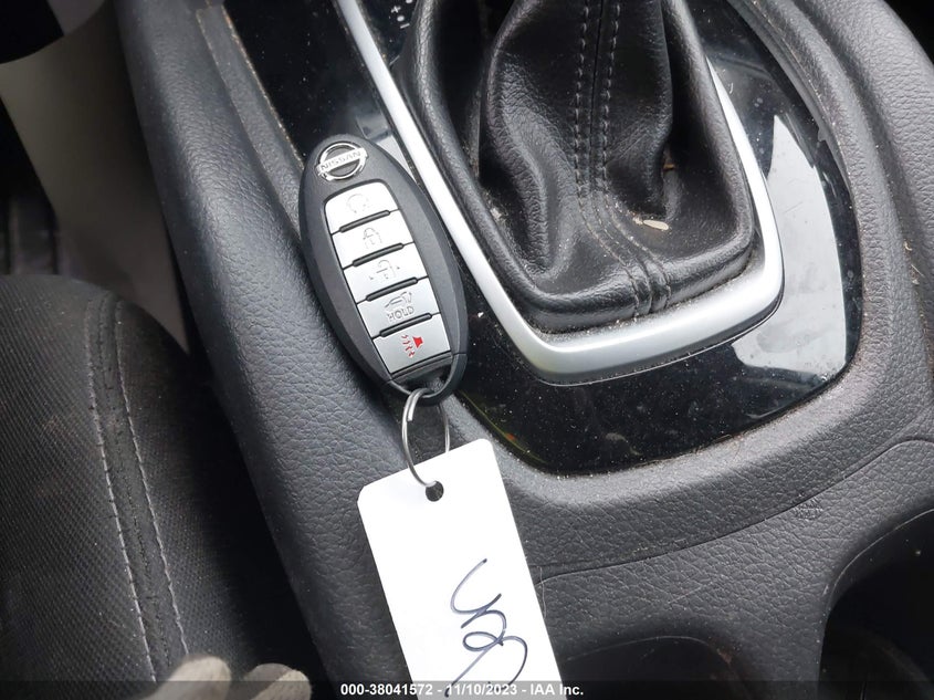 VIN KNMAT2MV1JP621320 2018 NISSAN ROGUE S/SV