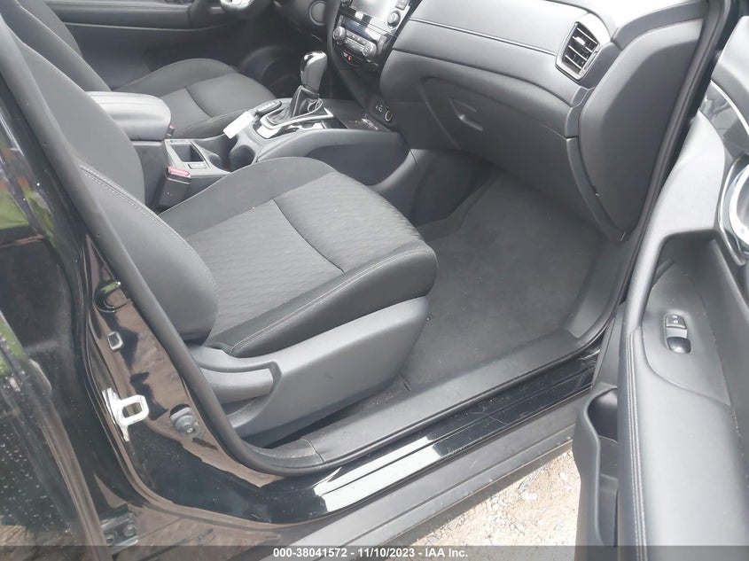 VIN KNMAT2MV1JP621320 2018 NISSAN ROGUE S/SV