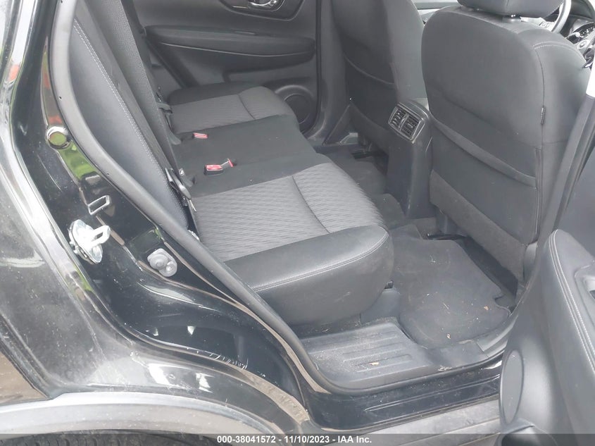 VIN KNMAT2MV1JP621320 2018 NISSAN ROGUE S/SV