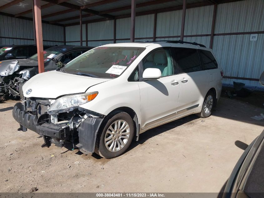 5TDYZ3DC5HS782447 2017 TOYOTA SIENNA, photo no. 2