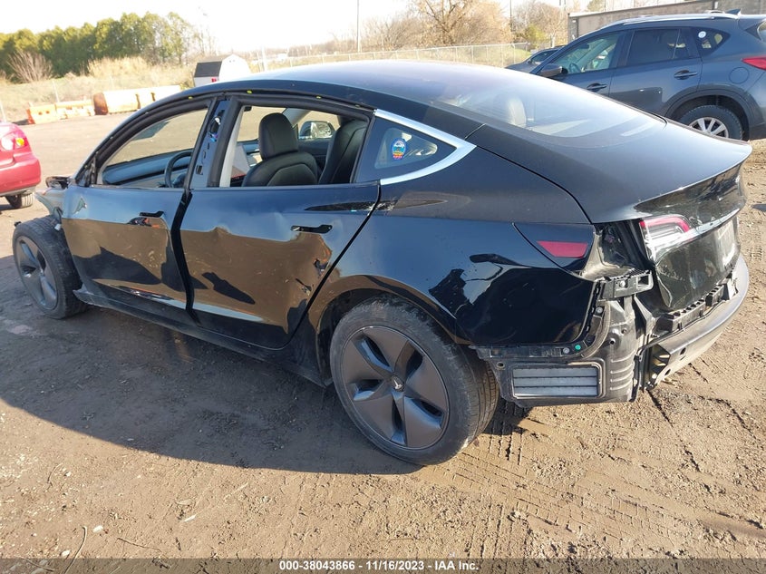 VIN 5YJ3E1EB0JF071992 2018 TESLA MODEL 3