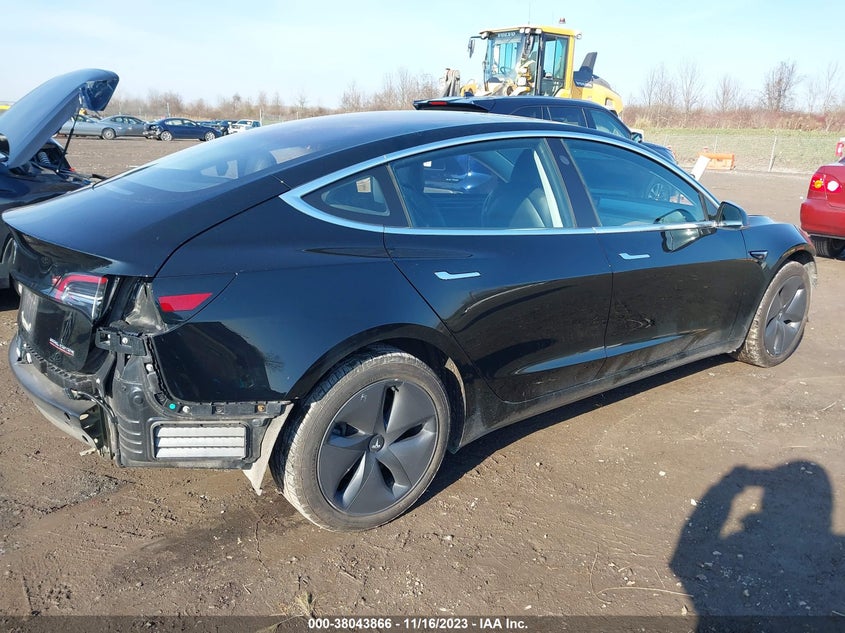 VIN 5YJ3E1EB0JF071992 2018 TESLA MODEL 3