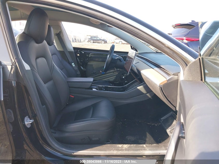 VIN 5YJ3E1EB0JF071992 2018 TESLA MODEL 3