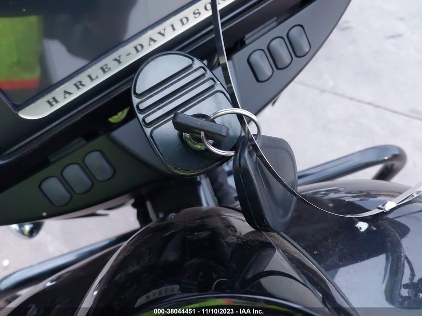 VIN 1HD1KBC39KB613966 2019 HARLEY-DAVIDSON FLHX