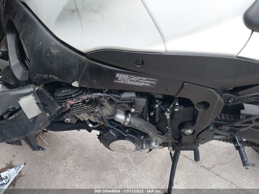 VIN JS1DM11H6P7100258 2023 SUZUKI GSX-R1000 R