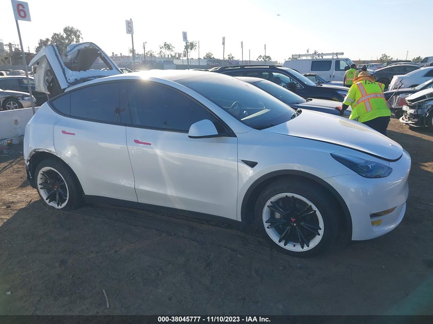 VIN 7SAYGAEE6NF550744 2022 TESLA MODEL Y