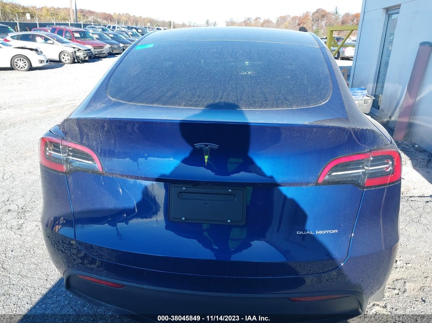 VIN 7SAYGDEE3PA137195 2023 TESLA MODEL Y