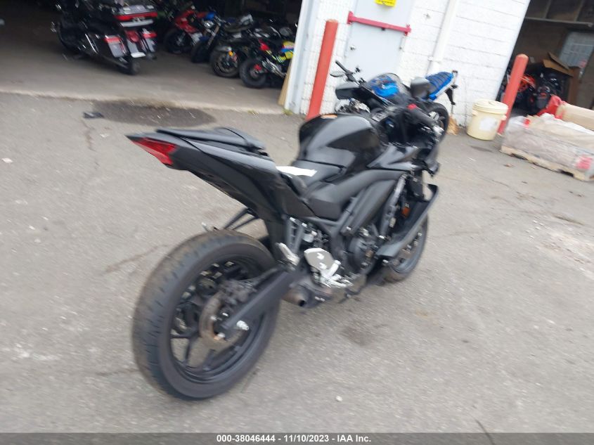 2023 YAMAHA YZFR3 A MH3RH18Y2PK011825