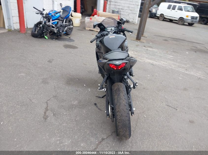 2023 YAMAHA YZFR3 A MH3RH18Y2PK011825