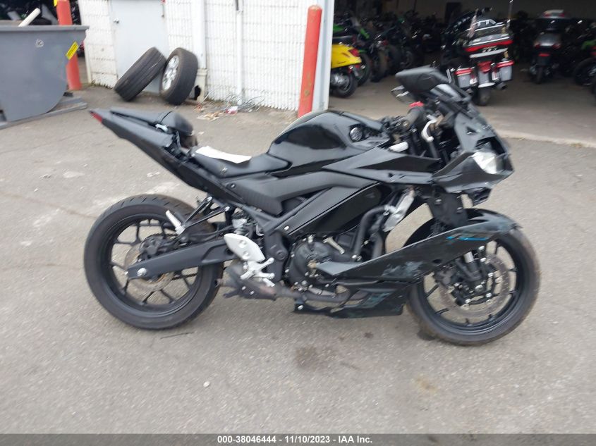 2023 YAMAHA YZFR3 A MH3RH18Y2PK011825