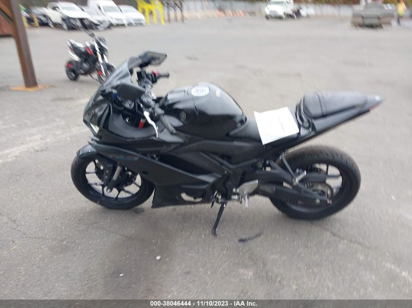 2023 YAMAHA YZFR3 A MH3RH18Y2PK011825