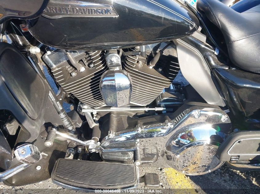 2016 HARLEY-DAVIDSON FLHTCUTG TRI GLIDE ULTRA - 1HD1MAL10GB852350