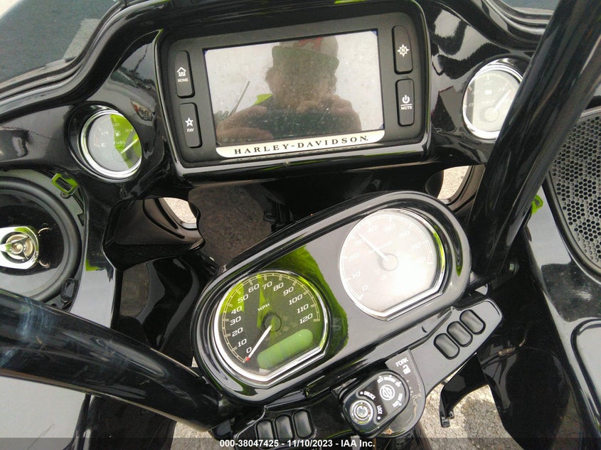 VIN 1HD1KTC16JB679099 2018 HARLEY-DAVIDSON FLTRXS ROAD GLIDE SPECIAL