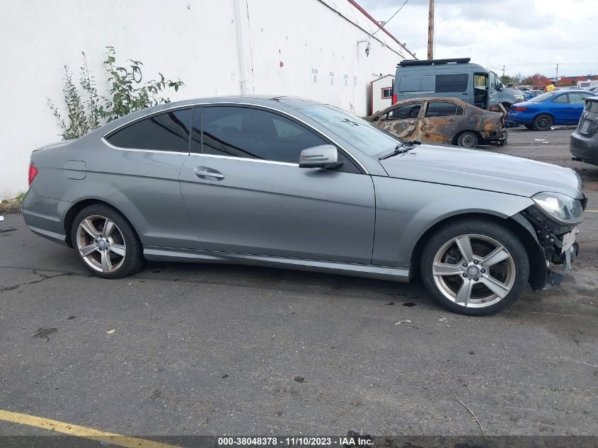 2013 MERCEDES-BENZ C 250 WDDGJ4HB5DF998437